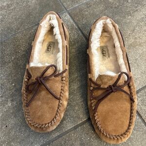 Ugg Dakota size 9
